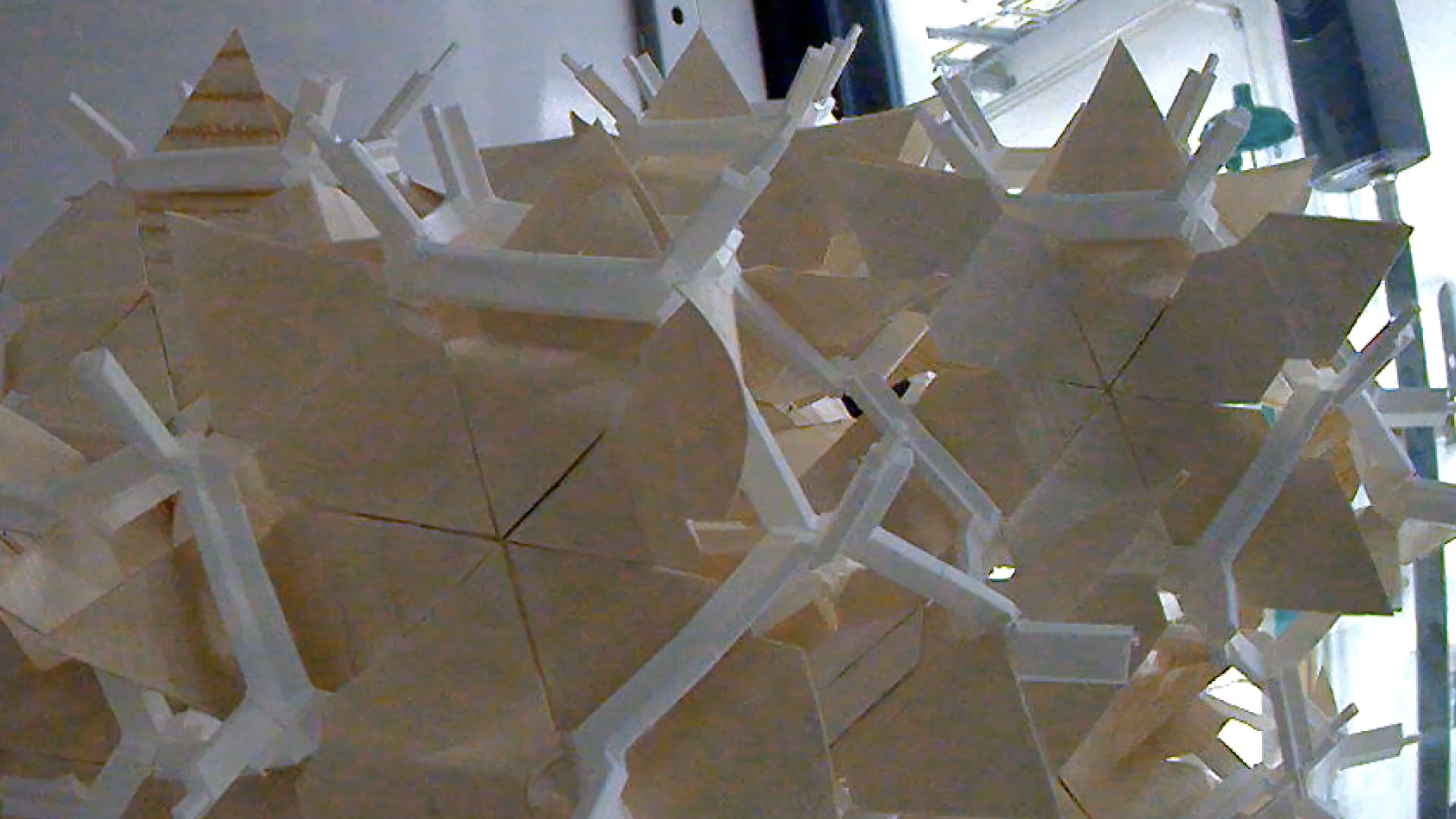 Spacefilling shapechanging plastic-free element with large environment responsive motion